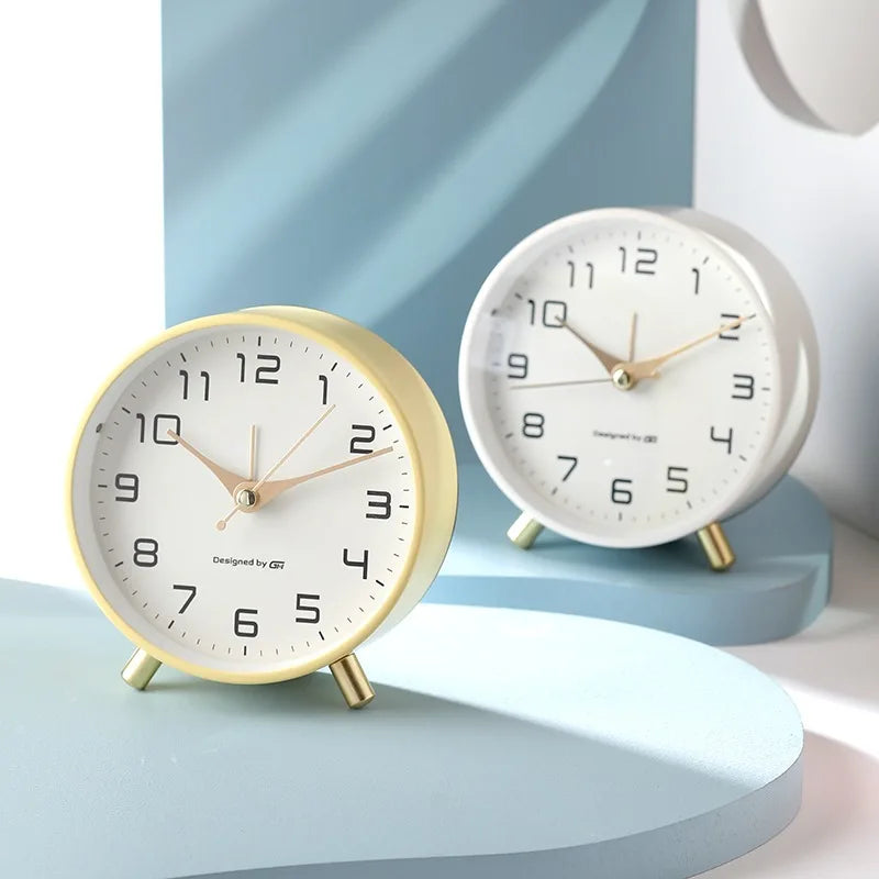 Scandinavian Silent Table Clock Modern Metal Desk Clock Battery Operated