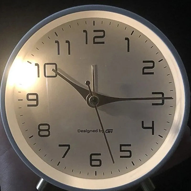 Scandinavian Silent Table Clock Modern Metal Desk Clock Battery Operated